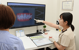 歯の適合状態を踏まえて１～３ヶ月に１回、定期的に来院していただきます。
