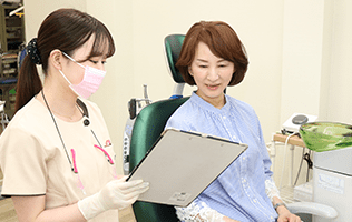 はじめに、歯並びや矯正についてのお悩みやご希望をお聞きします。